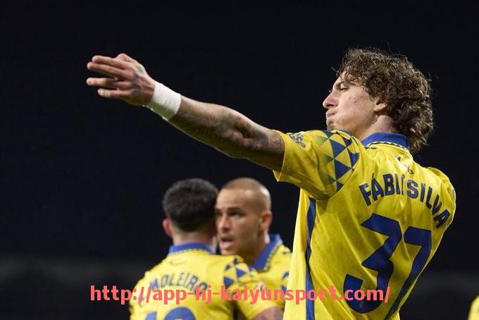 开云体育官网app下载-英超球员涉泰国不当行为事件及其对职业形象的影响